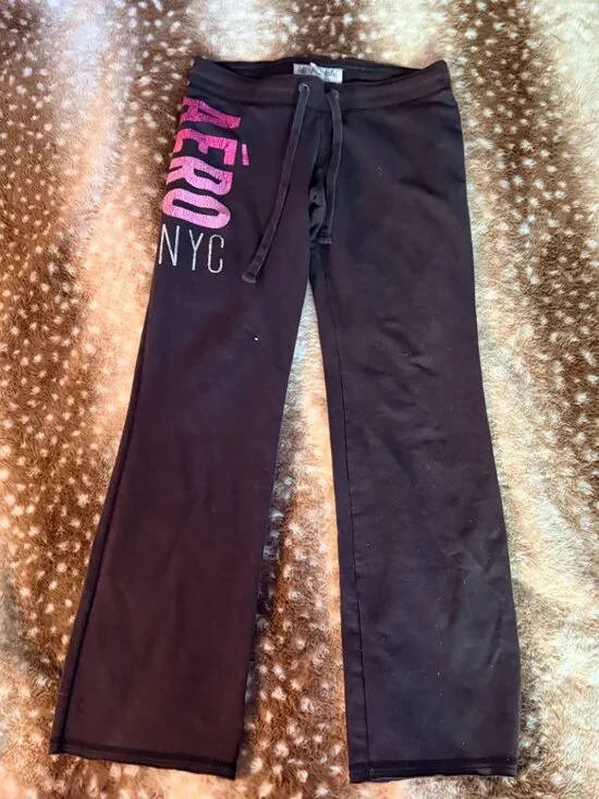 Aeropostale M Brown Low Rise Flare Fleece Sweatpants Pink “AERO NYC” Logo (Worn) - Picture 7 of 7